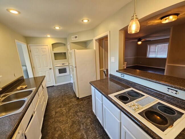 Building Photo - MEADOWBROOK