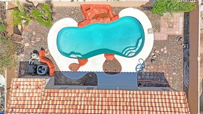 Foto del edificio - 2746 Sandalwood Ave