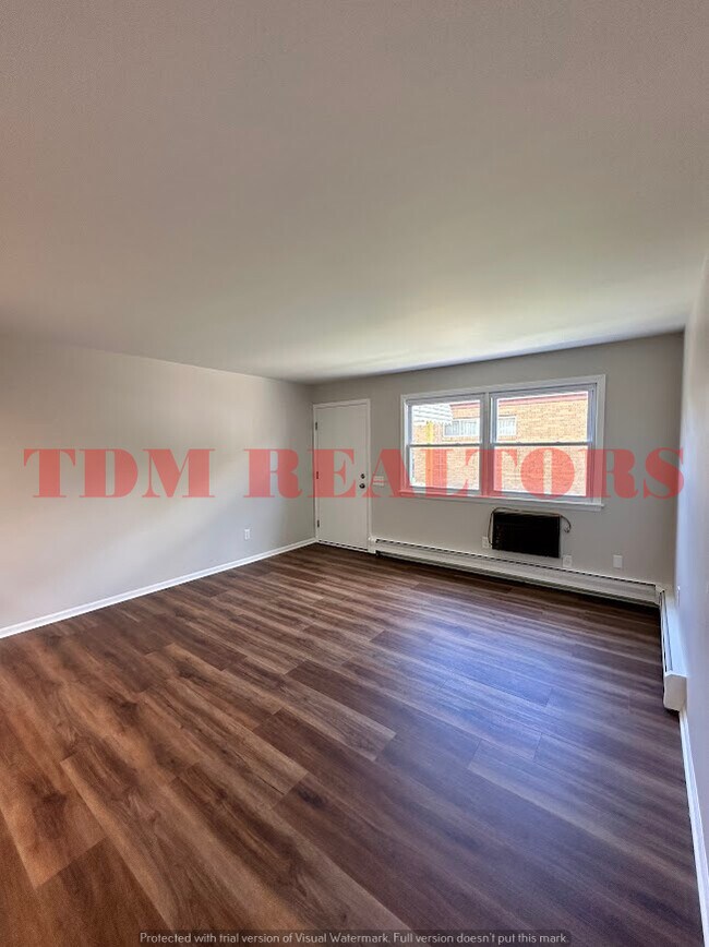 Foto del edificio - 302 E Clinton St