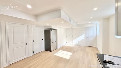 Building Photo - 950 Matthew Murray Cres