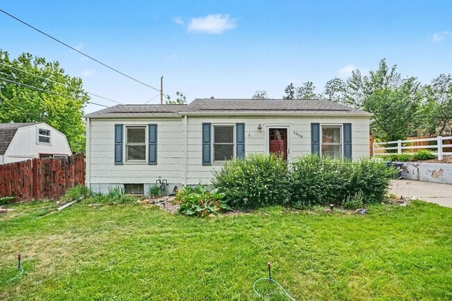 Charming Golden Retreat with a Backyard Oasis, Garden Dreams & Bonus Loft Office! - Charming Golden Retreat with a Backyard Oasis, Garden Dreams & Bonus Loft Office!