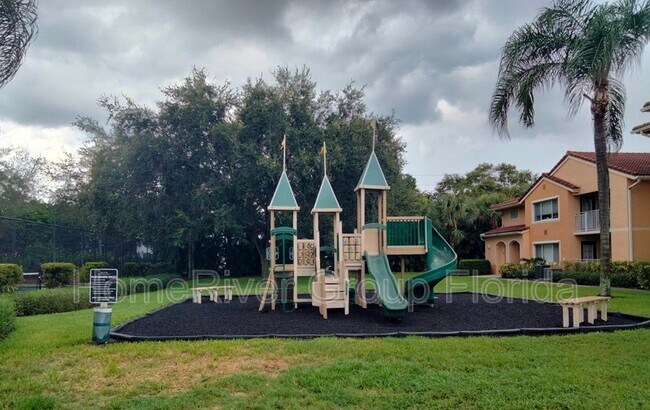 Building Photo - 201 SW Palm Dr