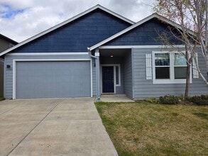 Building Photo - 231 SW Scalehouse Loop