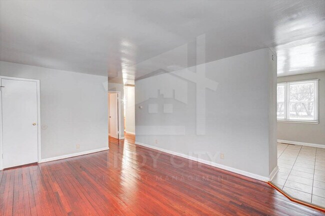 Foto del edificio - 2434 E Bradbury Ave