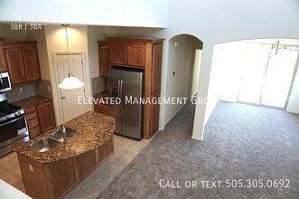 Building Photo - 7416 Tangerine Ct NE