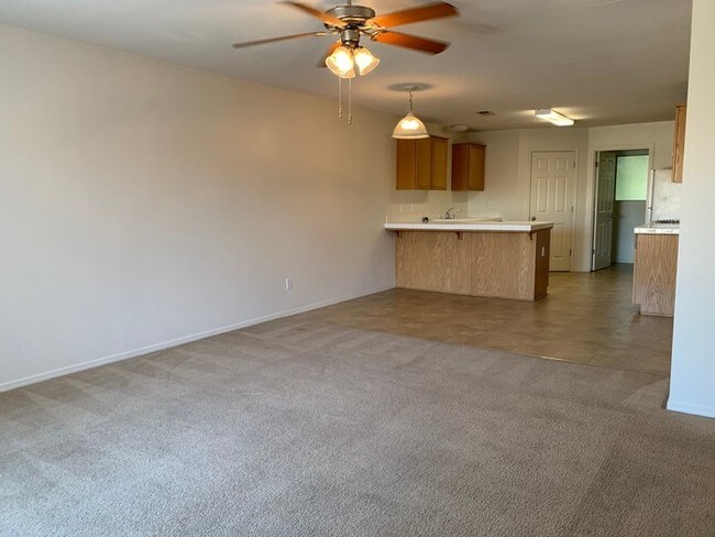 Foto del edificio - 4213 W Walnut Ave