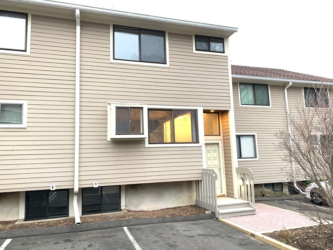297 Sunrise Hill Rd, Norwalk, CT 06851 Townhome Rentals in Norwalk CT