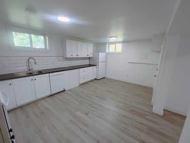 Building Photo - 52 Olive Crescent