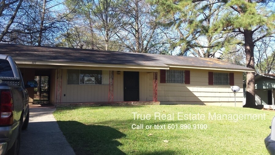 Primary Photo - 227 Queen Anne Ln