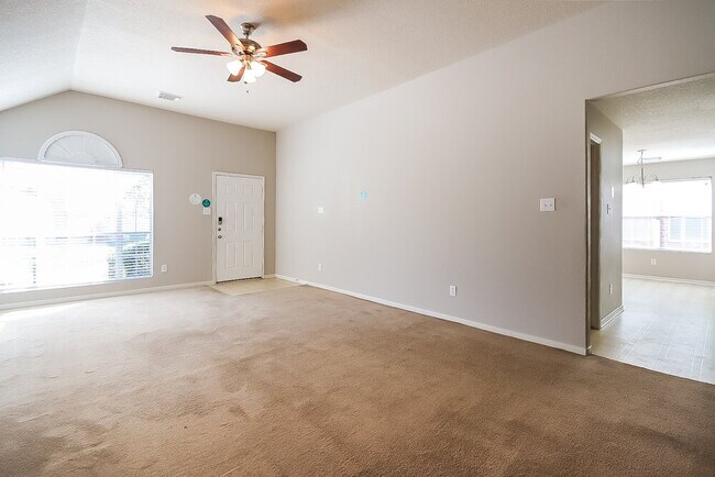 Building Photo - 18407 Knob Hill Lake Ln