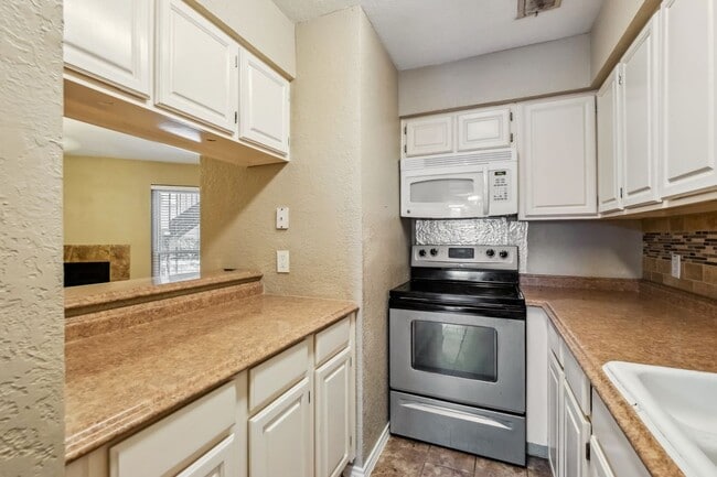 Building Photo - 1608 Pecan Chase Cir