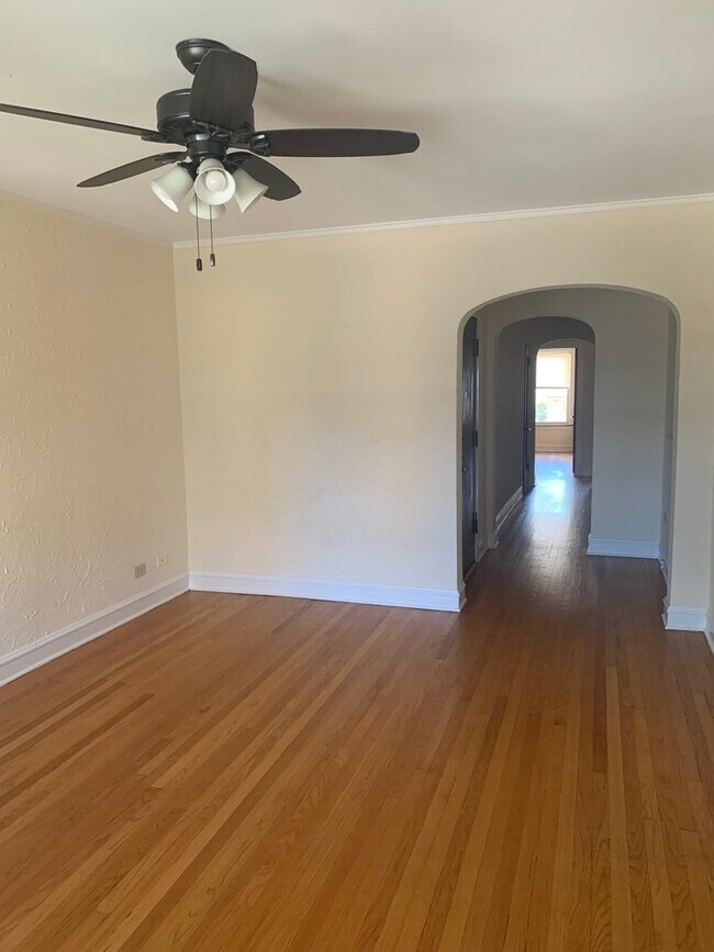 Foto del edificio - 6881 N Overhill Ave