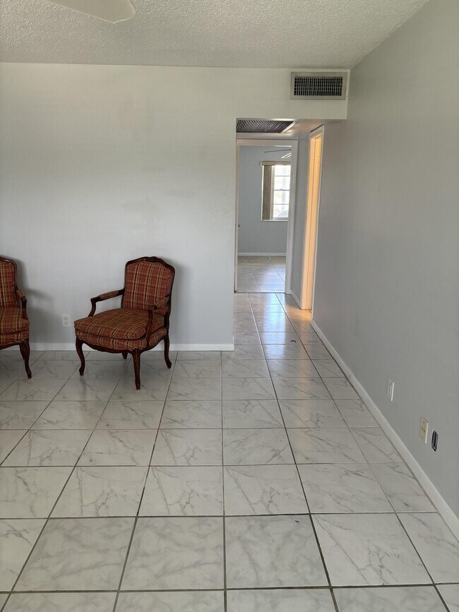 Building Photo - 309 Andover M