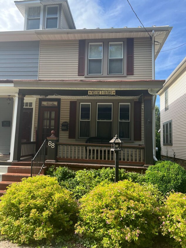 Primary Photo - Historic 3 bedroom 1.5 bath home!