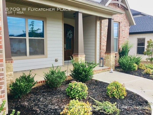 Building Photo - Custom 4 Bedroom Home in Bentonville!