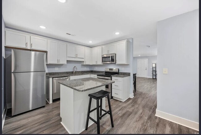 Foto del edificio - 2728 Mercer Dr