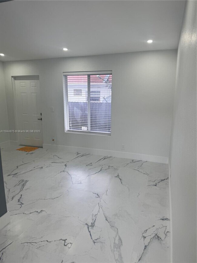 Foto del edificio - 4315 NW 24th Ave