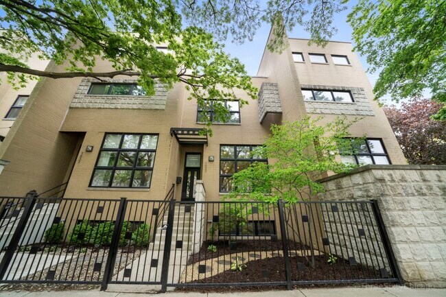 Foto del edificio - 1413 N Leavitt St