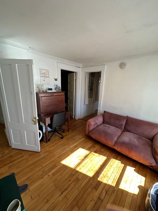 Building Photo - 14 Hamlin Ct