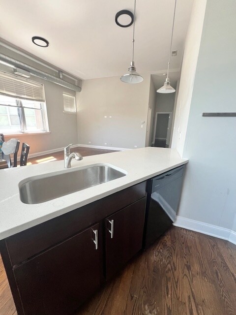 Foto del edificio - 7240 W Devon Ave