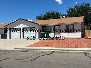 Building Photo - 5512 E Beech St