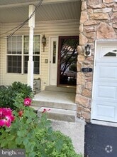 Building Photo - 127 Birchwood Dr