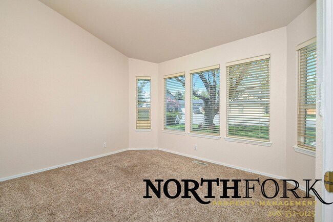 Foto del edificio - Welcome to a beautifully maintained home in one of Eagle’s most desirable neighborhoods