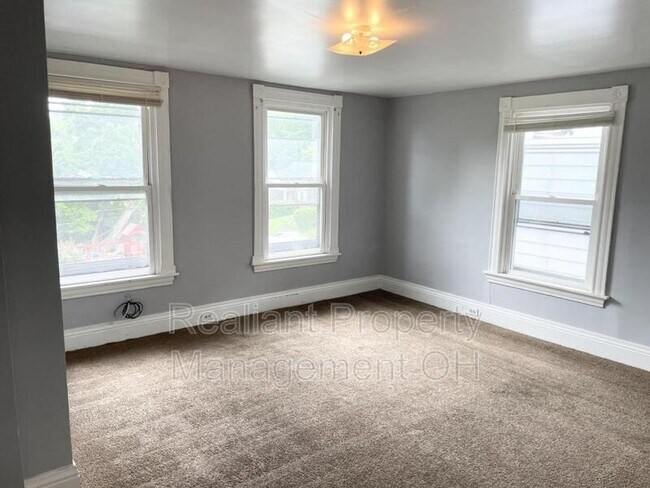 Foto del edificio - 3035 Percy Ave