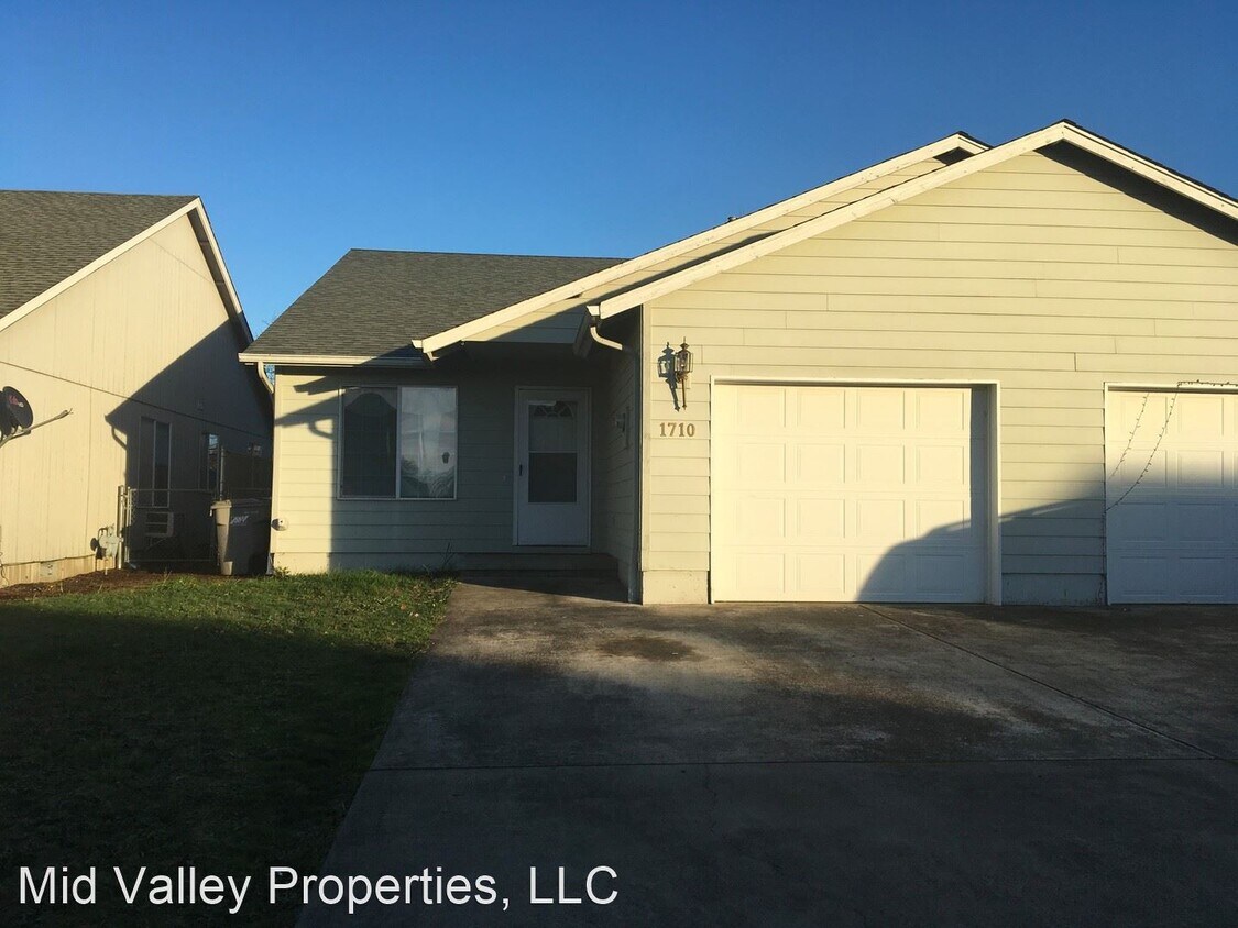 Primary Photo - 3 br, 2 bath House - 1710 Trudell Court SE