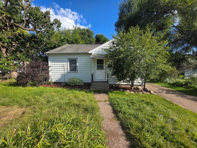 Building Photo - 513 Putnam Dr