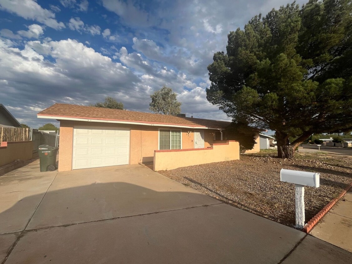 affordable 3 bedroom 2 bath home with gara... - affordable 3 bedroom 2 bath home with gara...