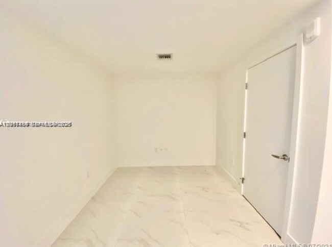 Foto del edificio - 16385 Biscayne Blvd