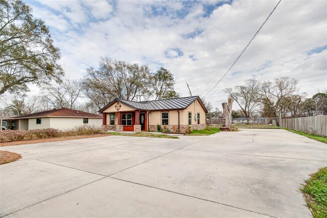Building Photo - 2907 Sinclair St