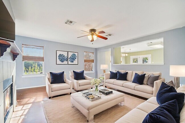 Foto del edificio - 100 Kendall Cove