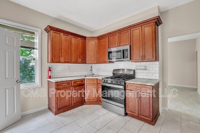 Foto del edificio - 142-144 Seymour Ave