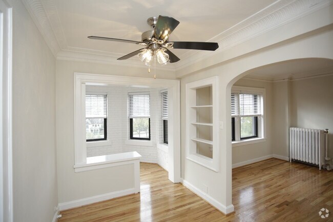1HAB, 1BA - 03_700 ft² - Plaza Apartment Center