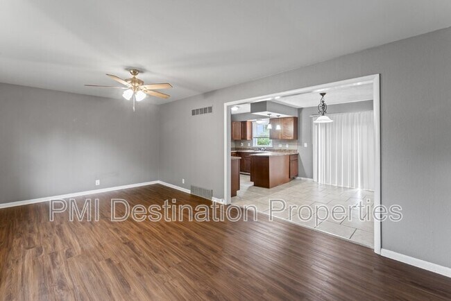 Foto del edificio - 5221 Elm Pl