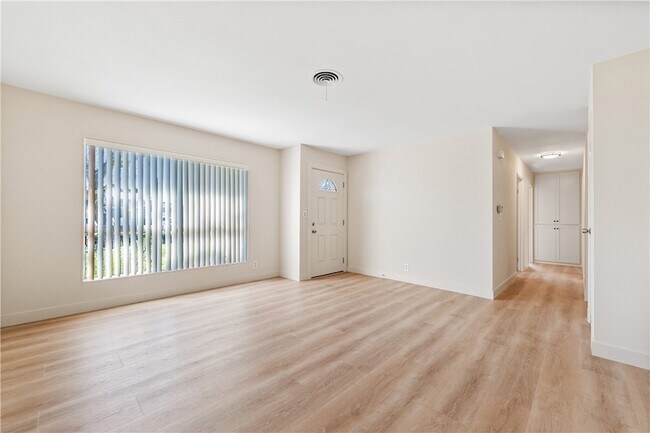 Foto del edificio - 6431 Brown Cir