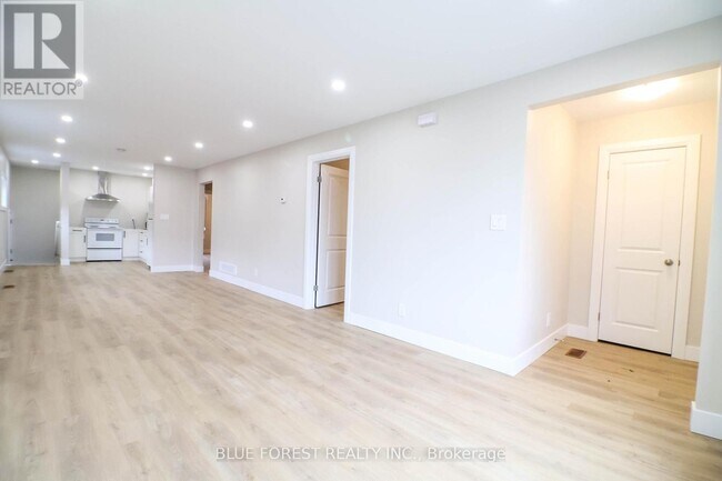 Building Photo - 334 Wharncliffe Rd S