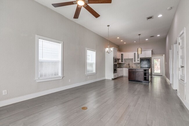 Building Photo - CHARMING DENVER HEIGHTS 3-BEDROOM