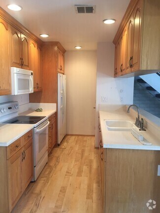 Building Photo - 12153 Wintergreen Dr