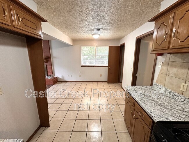 Foto del edificio - 5305 Brookdale Dr
