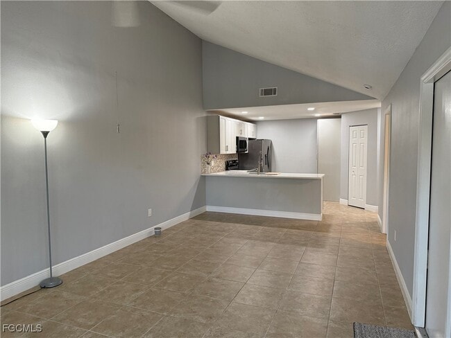 Building Photo - 6331 Royal Woods Dr
