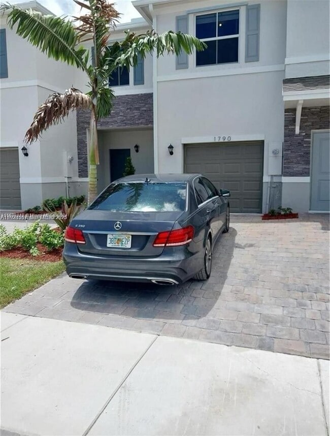 Foto del edificio - 1790 SE 7th Ter