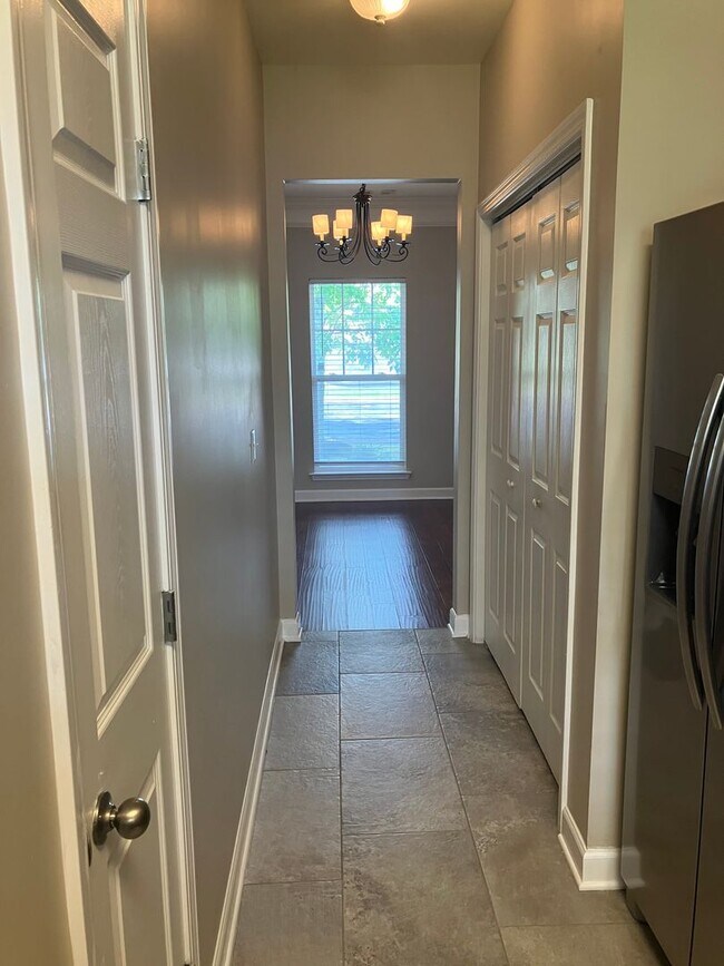 Building Photo - Newly Renovated Townhome with a garage