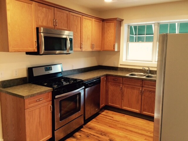 Kitchen - 1200 Hall St SE