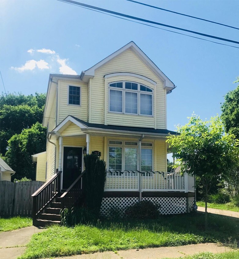 Building Photo - 212 Amaret Street