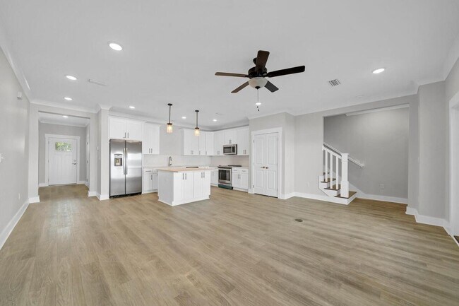 Building Photo - 100 Beach Dr