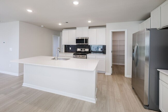 Foto del edificio - Spacious 5BR House with Large backyard in ...