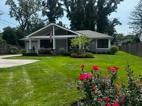 Building Photo - 525 W Deerpath Rd